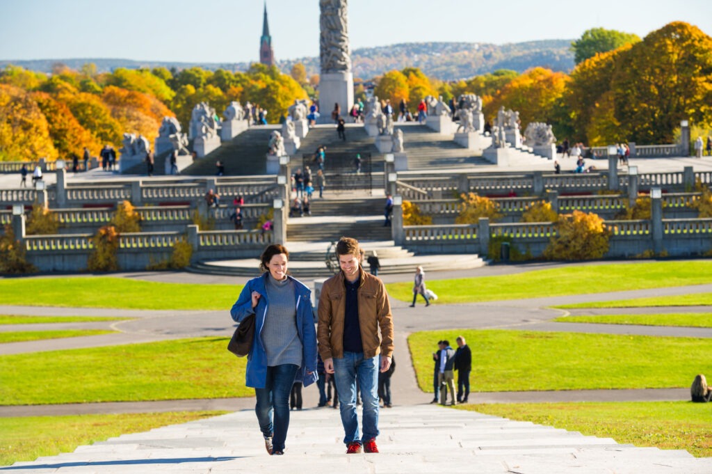 Couple walking in Vigeland Park
