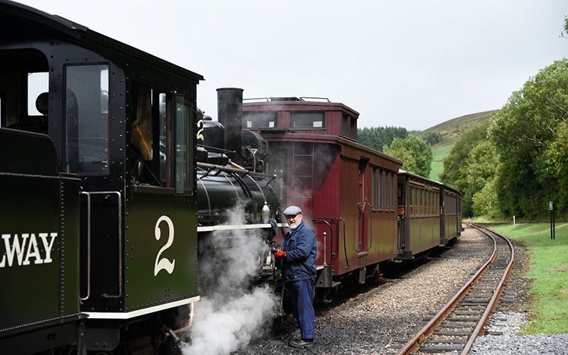 SilverOpus Destination UK Wales - Train and engineer