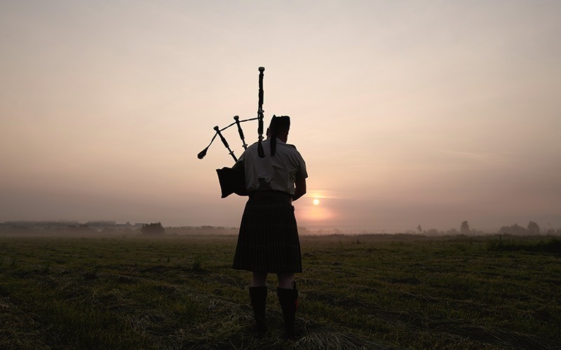 SilverOpus Travel Tours - Destination UK Scotland Sunset dinner and bagpipes in scotland